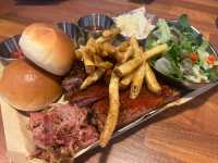 🇺🇸🔥 UJ Smokehouse: A Taste of the US of A 🎆🐖🐄🍖