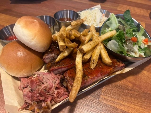🇺🇸🔥 UJ Smokehouse: A Taste of the US of A 🎆🐖🐄🍖