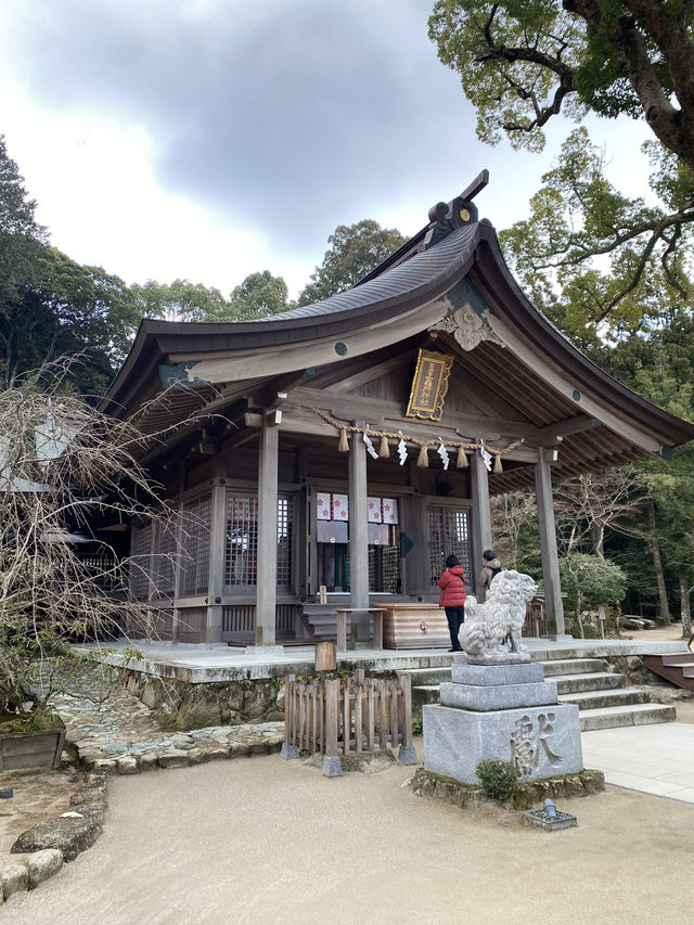 Kamado Shrine ศาลเจ้าความรักกลางภูเขาในฟุกุโอกะ