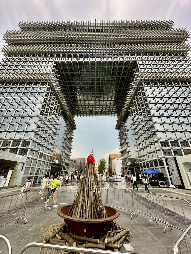 Arc de Kunming: strolling through Park 1903’s summer spectacle