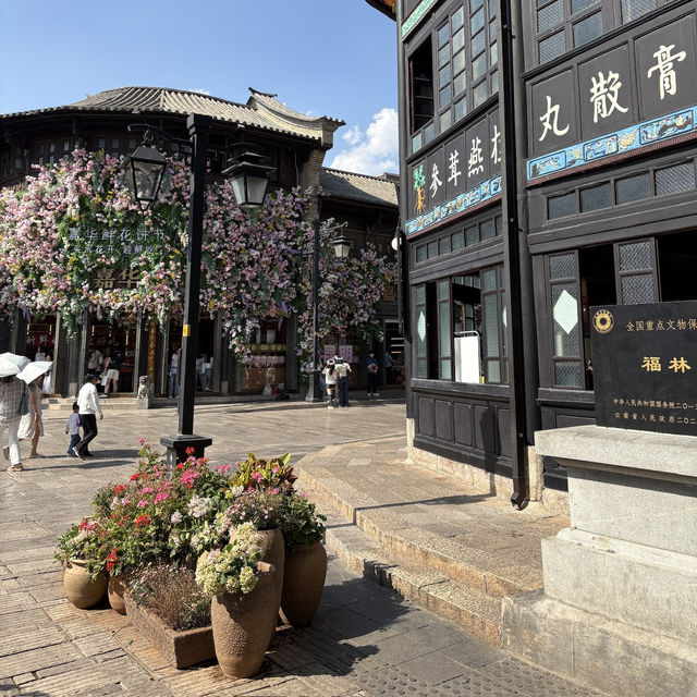 Kunming in 4 Days: Streets to Stone Peak