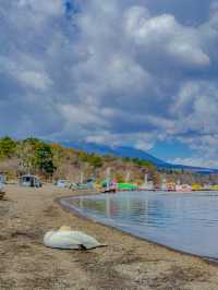 ทะเลสาบยามานากะ (Yamanaka Lake / 山中湖) ในวันที่มีหง