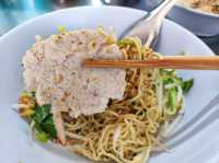 ร้านก๋วยเตี๋ยวเก่าแก่แปดริ้ว เปิดมาแล้วกว่า 60 ปี