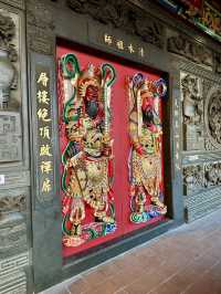 From Temple Tranquility to Mountain Glitz — Genting’s Hidden Contrast