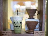 แกลลอรี่ กาแฟดริป : คาเฟ่ในตึกศิลป์ BACC