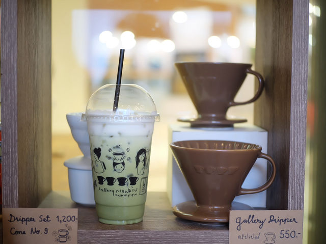 แกลลอรี่ กาแฟดริป : คาเฟ่ในตึกศิลป์ BACC