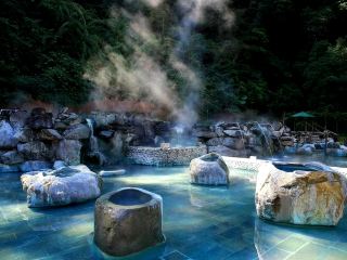 Wild Hot Springs in Yilan's Forest: Soak and Cook Eggs!