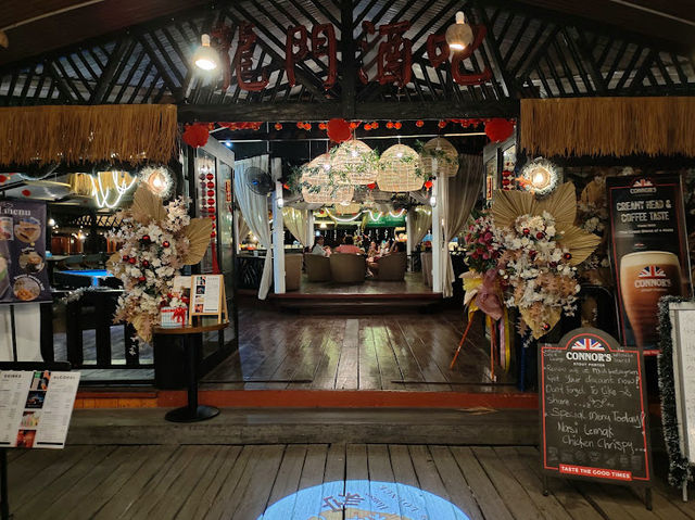 Juhouse: Island Vibes & Tasty Bites