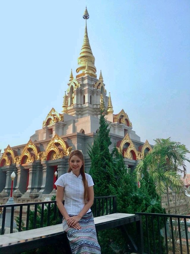 พระบรมธาตุศรีนครินทราสถิตย์มหาสันติคีรี แม่สลอง