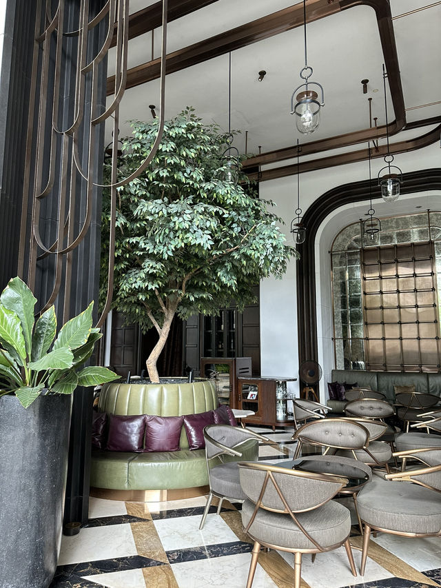 Four seasons Hotel Bangkok at Chao Phraya River