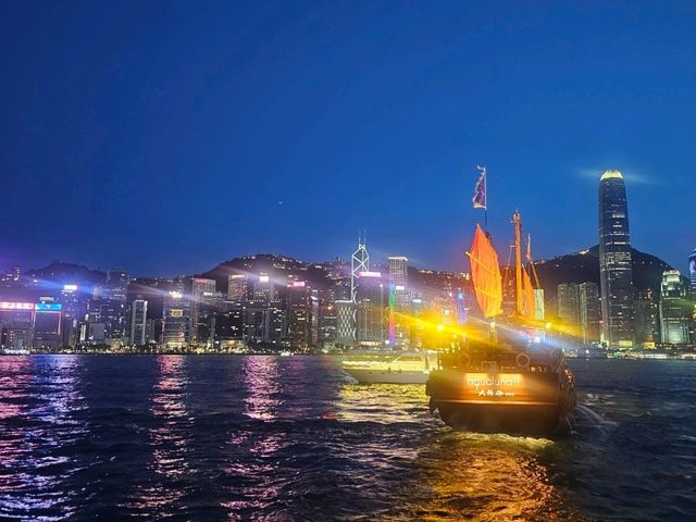 日與夜的景色都同樣令人沉醉的維多利亞港