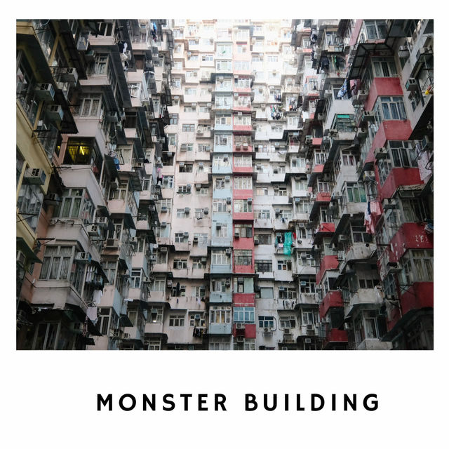 🤖 Monster Building – ฉากฮอลลีวูดกลางฮ่องกง