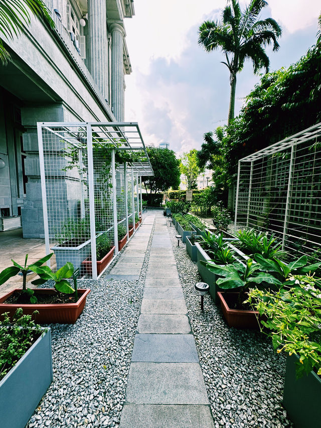 Green Escape in the City – Fullerton Farm & Outdoor Yard