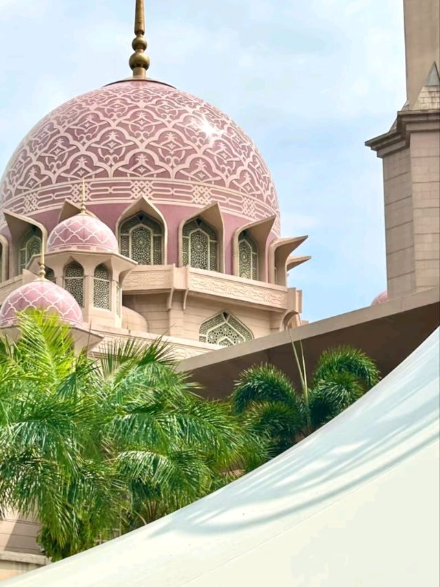 Putra Mosque Malaysia – The Pink Icon of Putrajaya