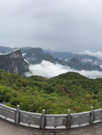 Nature and Wonder: Phenomenal Sea of Clouds at Tianmen Mountain and the Grandeur of 72 Qilou