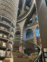 China’s Most Mind-Bending Library - Zhongshuge Bookstore (Chengdu)
