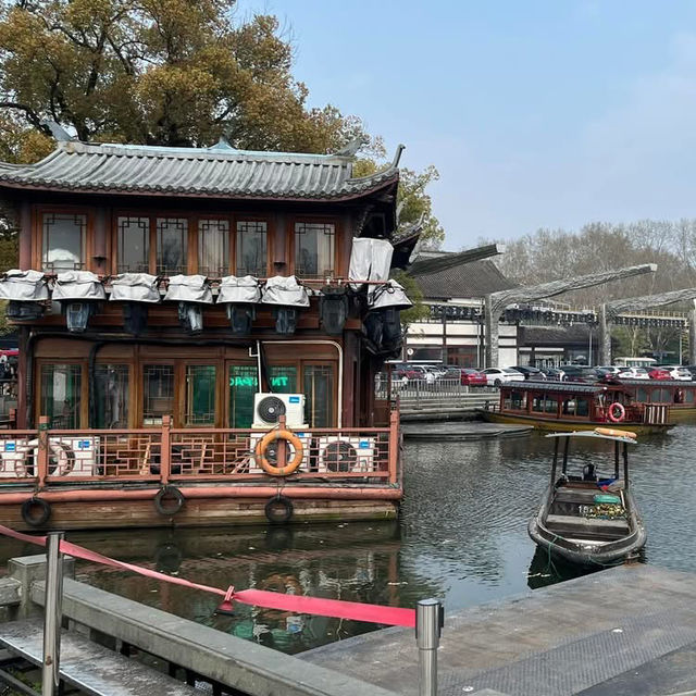 🌅 West Lake (西湖): A Grand Stage of Nature and Culture
