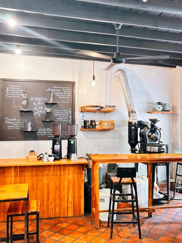 ☕ : Saffron Coffee คาเฟ่หลวงพระบาง ลาว