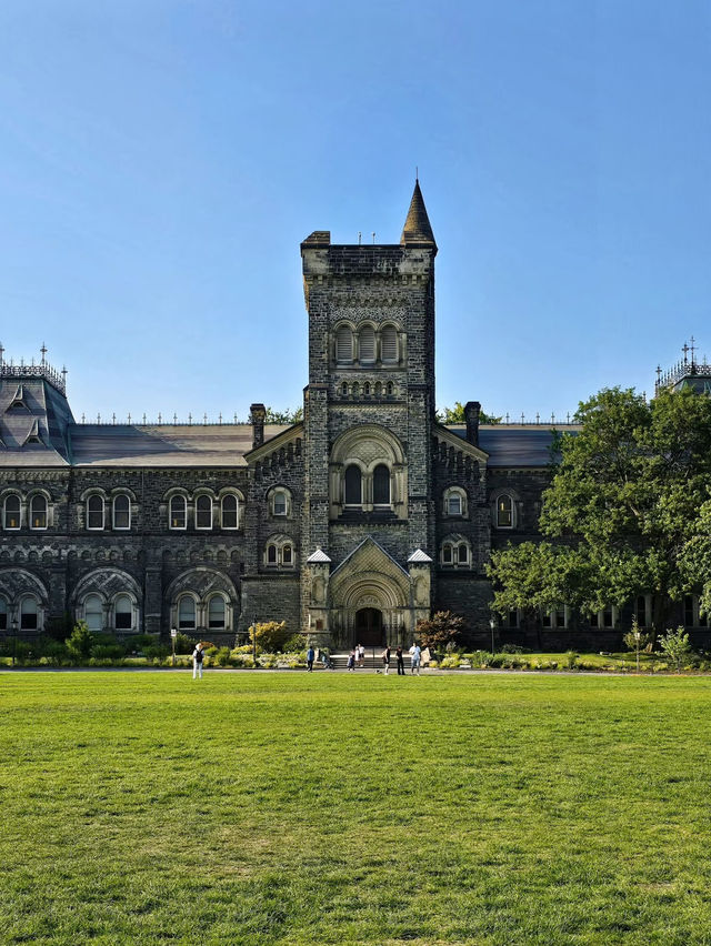 🎓🍁 Campus Tour of Canada’s #1 University – University of Toronto