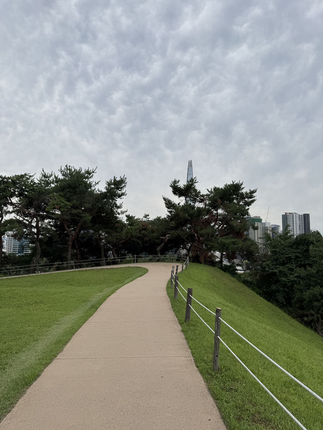 동화 속 정원에 들어온듯 아름다운 서울 명소, 올림픽공원 산책로