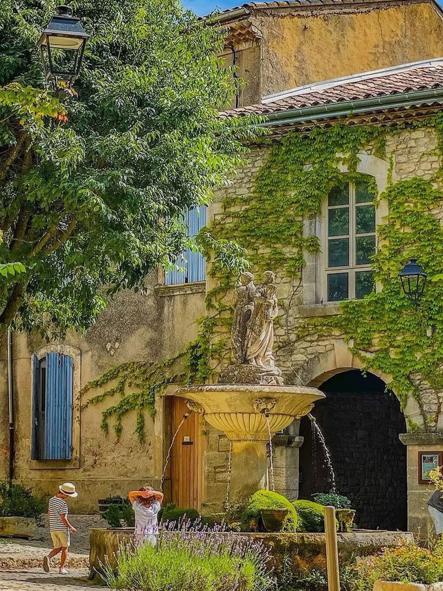 Saignon | A Hidden Cliffside Gem in Provence