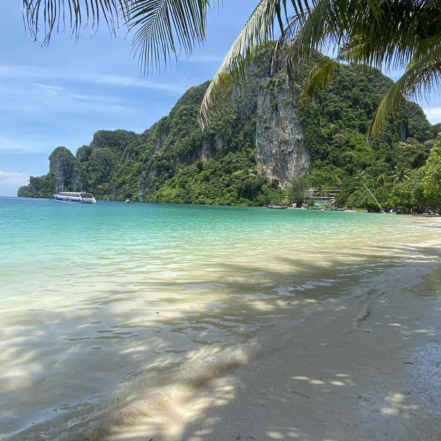 เกาะพีพี…สวรรค์กลางทะเลกระบี่ 🏝️