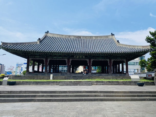 Serenity in the City: Gwandeokjeong’s Quiet Magic