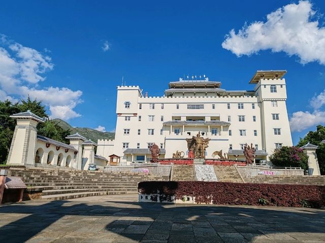 The Pearl of Erhai Lake: A One-Day Travel Guide to Nanzhao Style Island
