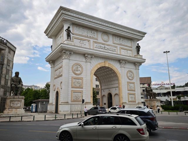 一座城市的榮耀與爭議，「史高比耶2014計畫」的產物#北馬其頓凱旋門（Porta Macedonia）-Skopje North Macedonia