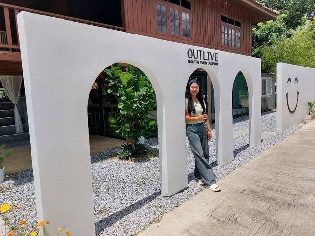 outlive cafe