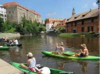 Cesky Krumlov….ล่องเรือผ่านเมืองเก่า 
