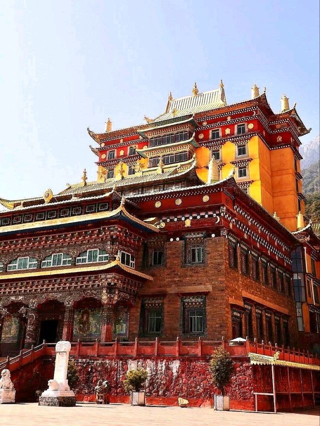 “Whispers of Faith at Muli Grand Monastery”