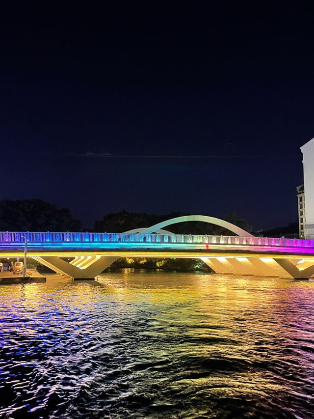 Enjoy Guilin night through the cruise 