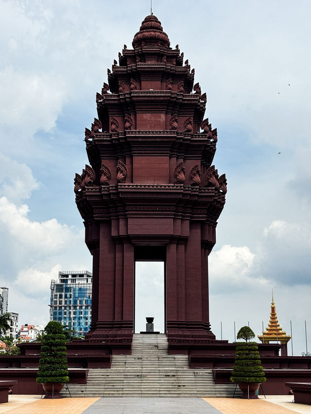 🇰🇭 獨立紀念碑វិមានឯករាជ្យ+西哈努克國王紀念公園ស្ដូបព្រះ ករុណា ព្រះបាទសម្តេច នរោត្តម សីហនុ "ព្រះបរមរតនកោដ្ឋ"  