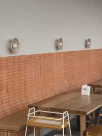 Palyn Café & Eatery Samaesarn — คาเฟ่ริมทะเลที่ต้อ