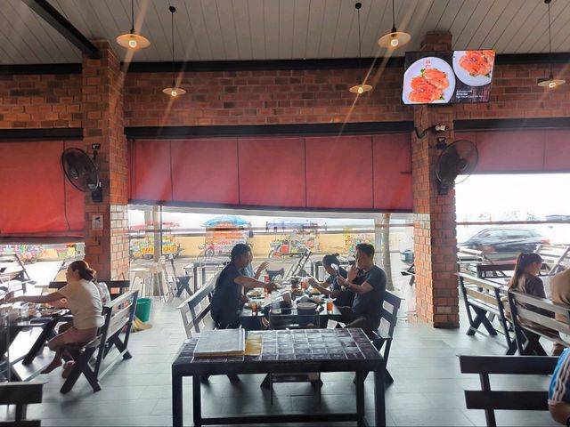 ร้านอาหารปูเป็น ซีฟู้ด หาดจอมเทียน ชลบุรี ร้านอาหารปูเป็น ซีฟู้ด หาดจอมเทียน ชลบุรี