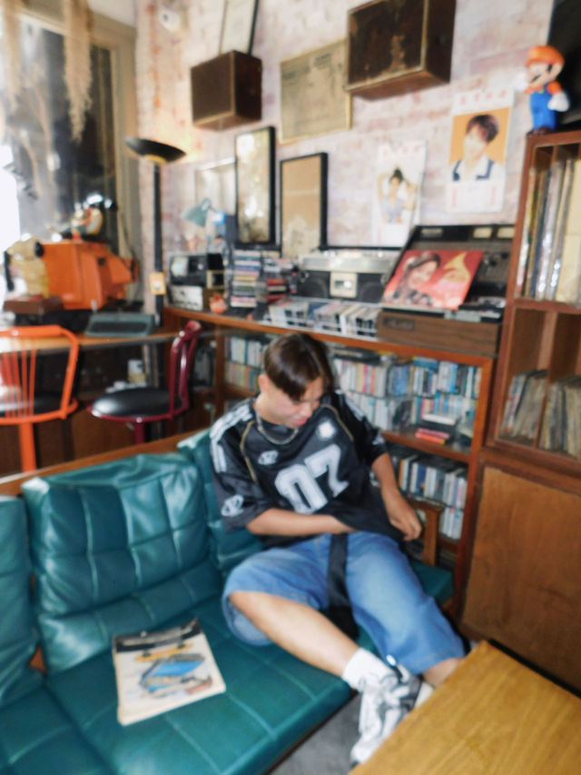 📍SUSU Vegan Mylk Bar @ Penang 🇲🇾 | Retro Hong Kong Vibes Café ☕️🎞️