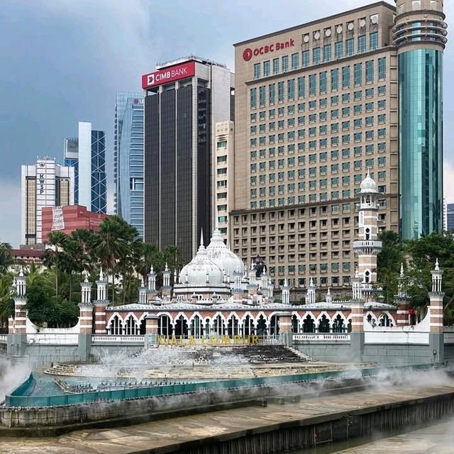 Jamek Sultan Abdul Samad Mosque is one of the historical places in Kuala Lumpur Malaysia. This place is one of the interesting tourist destinations to visit.