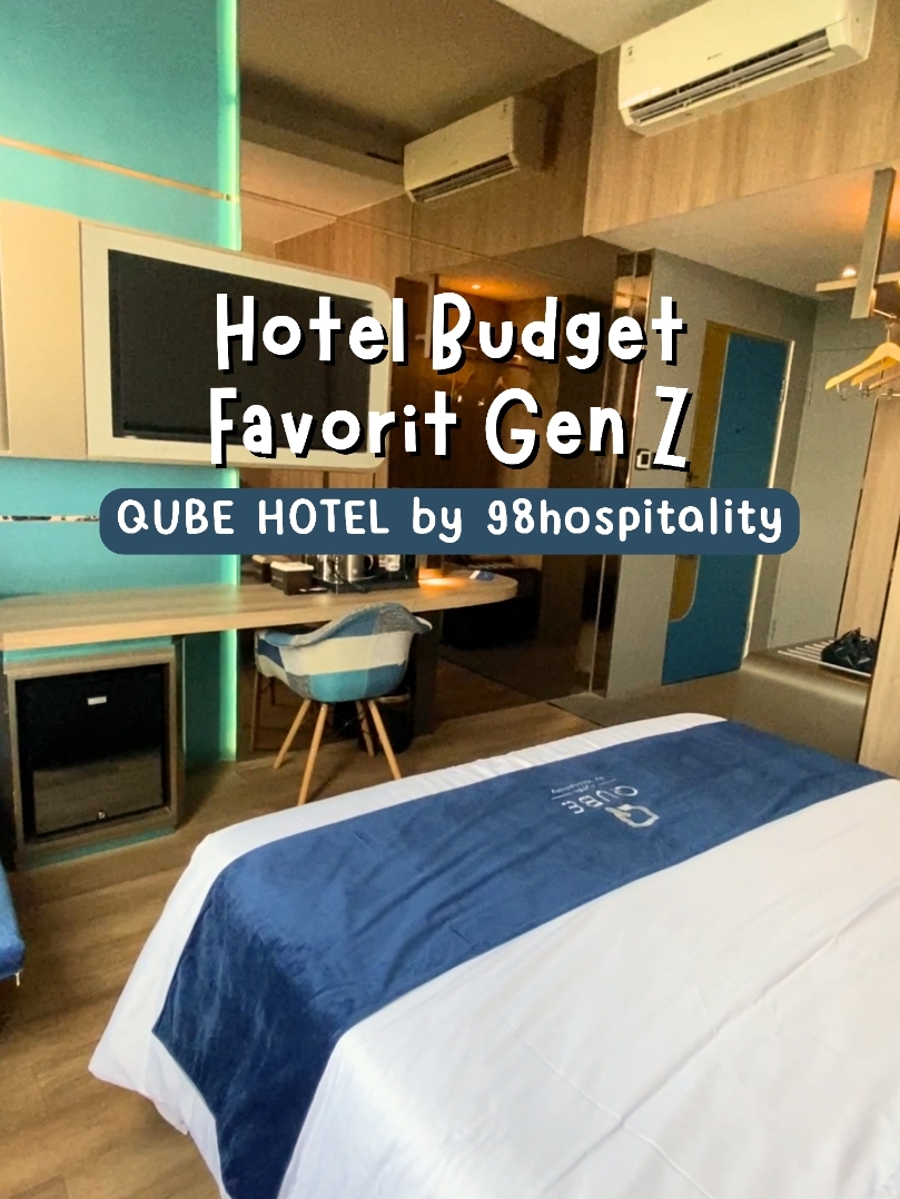 Staycation di QUBE HOTEL by 98Hospitality ternyata nyaman banget dan worth it buat budget 300 ribuan! ✨ 
Kamarnya modern, bersih, dan aesthetic dengan kombinasi warna yang calming. Fasilitasnya lengkap, ada smart TV plus Netflix, jadi bisa nonton sambil chill bareng ayang. Ada juga sofabed dan minibar kecil yang bikin kamar makin fungsional. Kamar mandinya bersih, amenities disediakan lengkap, dan air panasnya kenceng. 

Lokasinya strategis banget di Gading, dekat pusat kuliner dan gampang diakses. Cocok untuk short escape, couple staycation, atau sekadar butuh tempat nyaman buat recharge tanpa keluar banyak biaya. Worth to try! 💙✨

QUBE HOTEL by 98hospitality
📍Jl. Gading Elok Timur VIII BQ No.2 14 Blok, RT.8/RW.9, Kelapa Gading Timur,
Jakarta Utara
#hotellowbudget #staycation #hoteljakarta #jakartastay #kelapagading #couplestrip 