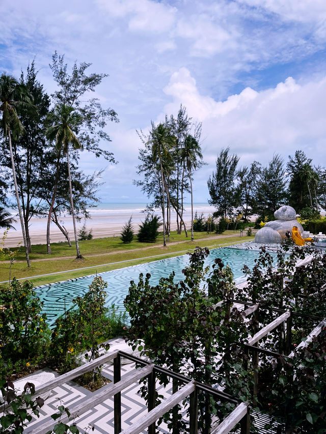 Serene Stay at Roxy Beach Resort