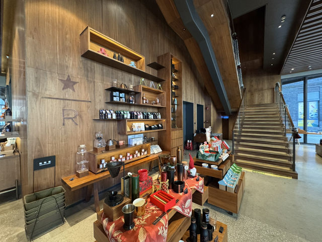 ☕ STARBUCKS RESERVE (Beijing Fun / Beijingfang) — Good Coffee, but Service Lacks Genuine Warmth
