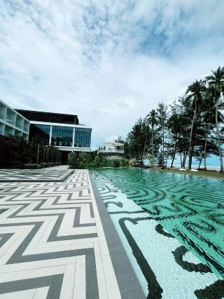 รีสอร์ทริมทะเลอันเงียบสงบ: Roxy Beach Resort
