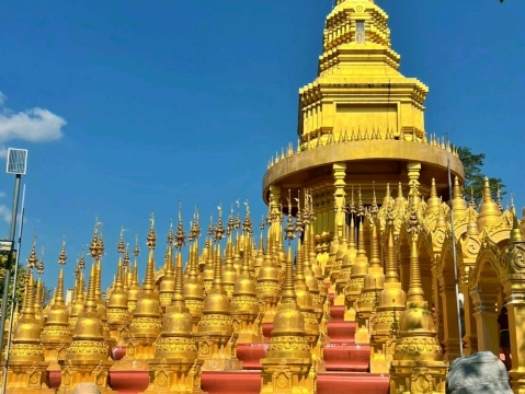 ワット・パーサワンブン（500の仏塔の寺院） | Trip.com Kaeng Khoi