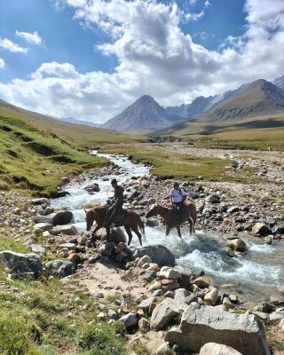キルギスに心を奪われて！！想像を超える壮大な旅の記録。