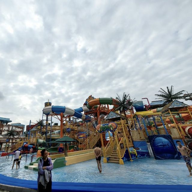 暢快水上歡樂！中信金沙灣水世界🌊🎢