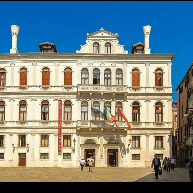 โรงแรม Buzzing Palace