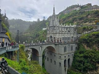🇨🇴🇪🇨 Hướng dẫn đầy đủ về du lịch đến Ipiales, Colombia và nhập cảnh vào Ecuador