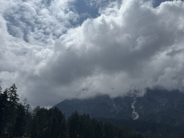 （雲南）玉龍雪山下的藍寶石 藍月谷