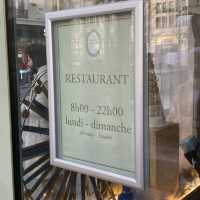 シャンゼリゼ通りのラデュレでランチ！
