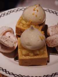London | Special afternoon tea with pink colour in Mayfair